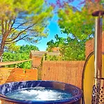 L'entre Nous, Jacuzzi Prive Et Piscine A *