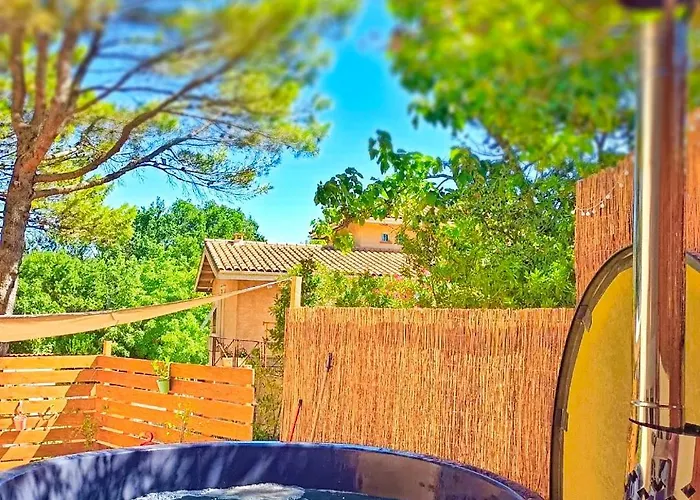 L'entre Nous, Jacuzzi Prive Et Piscine A *